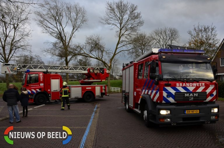 Groot deel van een boom knakt en hangt gevaarlijk Cellebroedersstraat Schoonhoven