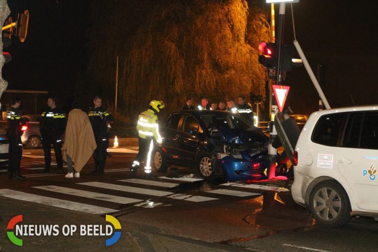 Crash na achtervolging Hoge Rijndijk Leiden