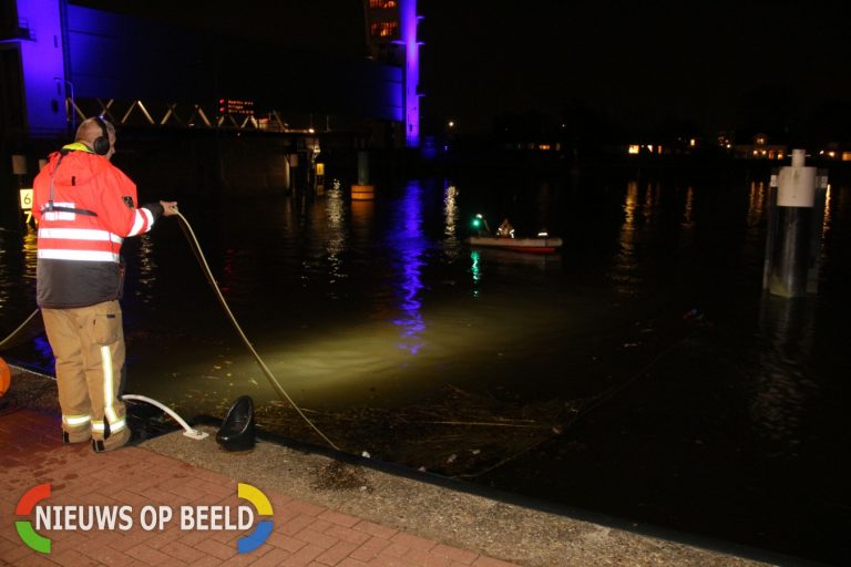 Oppervlakte en waterongevallenoefening Nijverheidstraat Capelle aan den IJssel (Video)