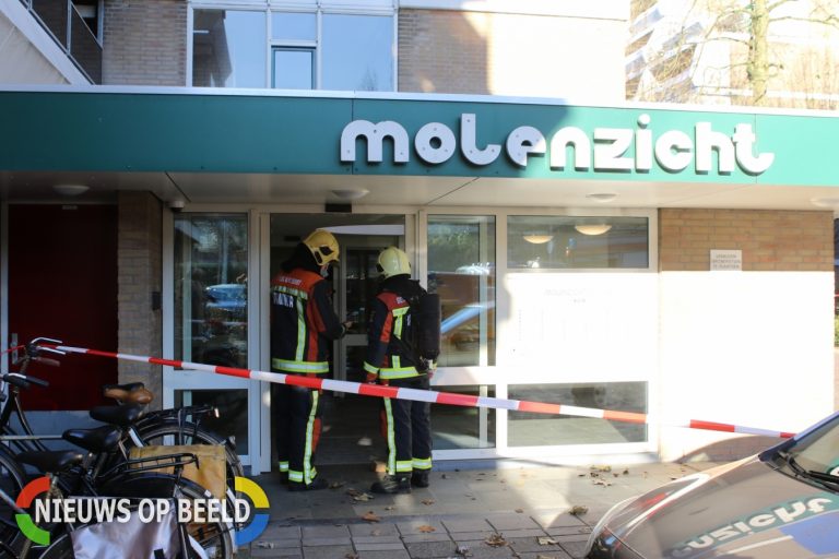 Brandweer doet onderzoek naar gaslucht Molenzicht Leiden