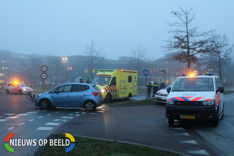 Meisje op fiets gewond na botsing met personenauto Einsteinweg Leiden