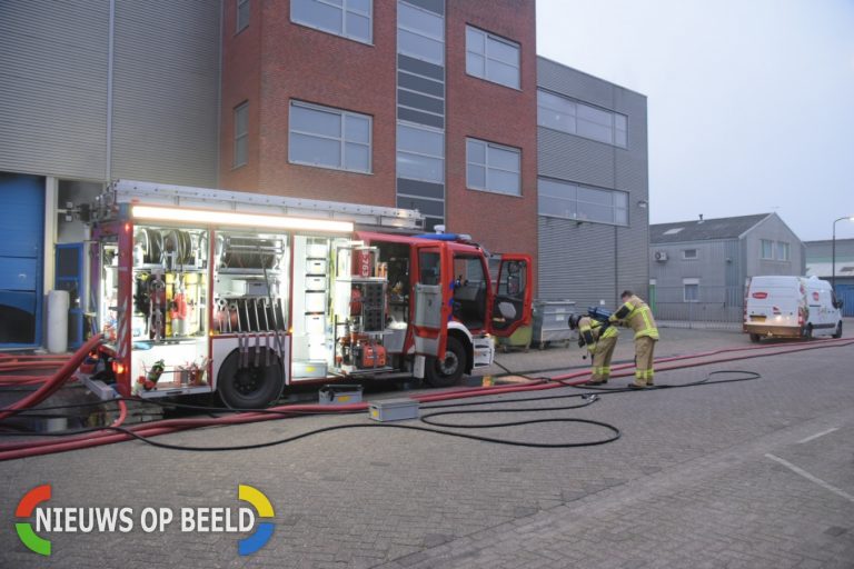 Grote brand in bedrijfsverzamelgebouw Houtschelf Hardinxveld-Giessendam