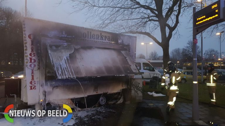 Oliebollenkraam in vuur en vlam bij metro Schenkel Capelle aan den IJssel