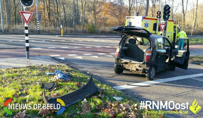 Bestuurder vlucht na zwaar ongeval met de politie op zijn hielen Prinsenlaan Rotterdam