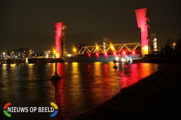 Sluiting Hollandse IJsselkering bij Capelle aan den IJssel door storm
