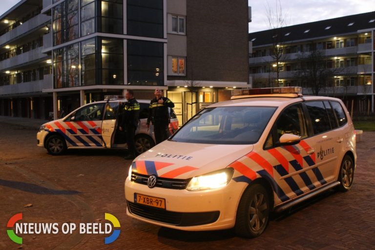 Politie houdt oefening met politiehelikopter Jan Evertsenlaan Voorschoten