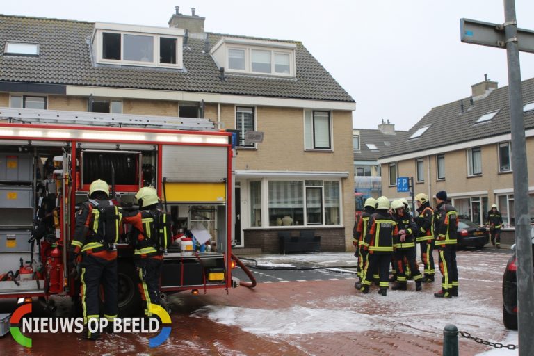 Brandweer rukt uit voor uitslaande brand in woning Loggerstraat Katwijk