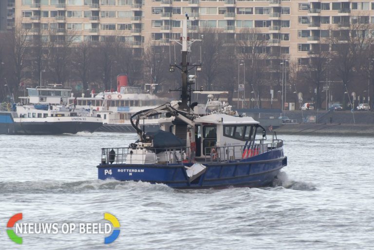 Voorbijgangers vinden stoffelijk overschot in de Nieuwe Maas Buitenbassinweg Rotterdam