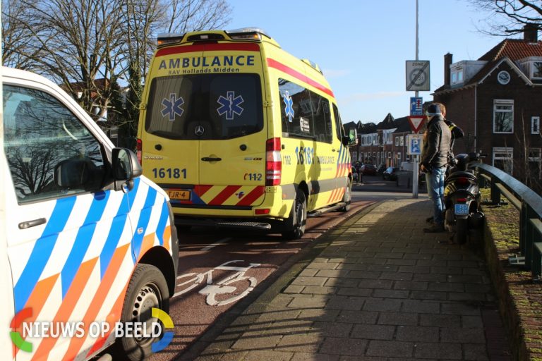 Scooterrijder gewond na ongeval Oosterkerkstraat Leiden