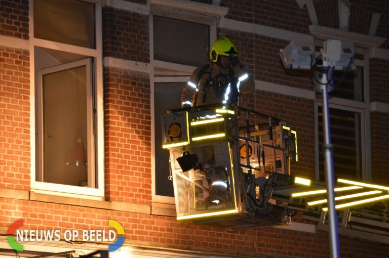 Flinke rookontwikkeling bij brand in woning Bergweg Rotterdam