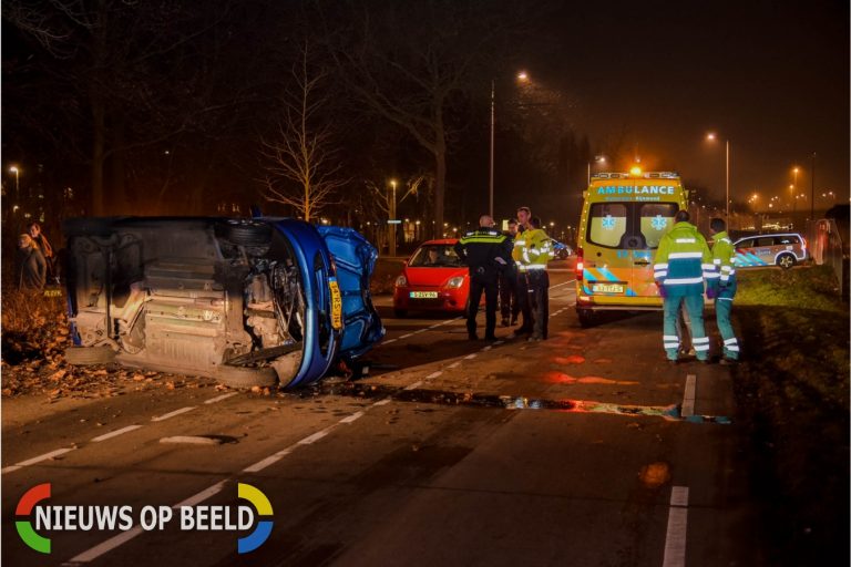 Twee gewonden bij eenzijdig auto ongeluk Colosseumweg Rotterdam