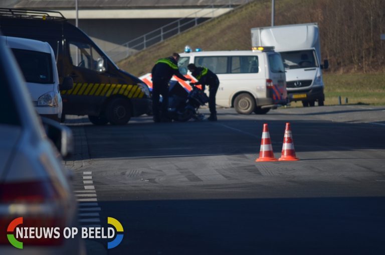 Busje schept scooterrijder Zuringstraat Rotterdam