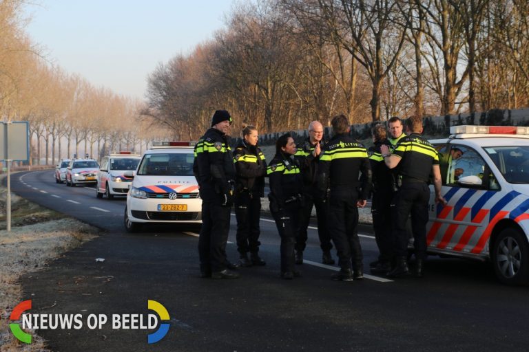 Twee gewonden bij ongeval tussen vrachtwagen en auto Papeweg Zoeterwoude