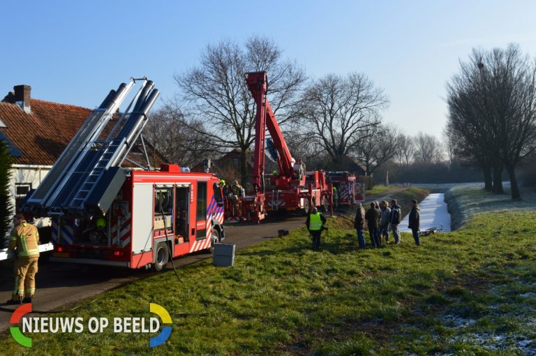 Grote brand in woonboerderij Dorpsdijk Vierpolders