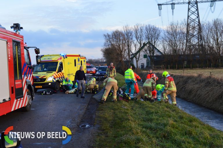 Man en meisje ernstig gewond nadat ze aangereden worden door auto Middelweg Vierpolders