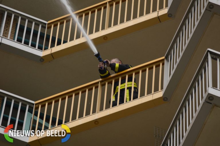 Brandweer houdt oefening in flatgebouw Cornelis Boslaan Zoetermeer