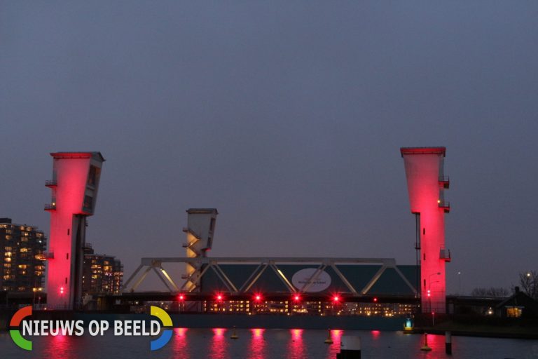 Hollandsche IJsselkering sluit vanwege hoge waterstanden en springtij (Video)