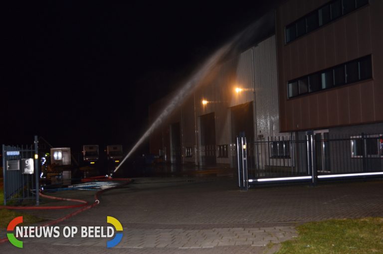 Zeer grote brand in houtverwerkingsbedrijf Energiebaan Oude-Tonge