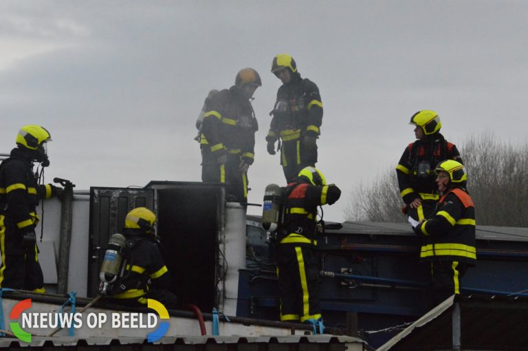 Flinke brand op binnenvaartschip Rotterdamseweg Delft