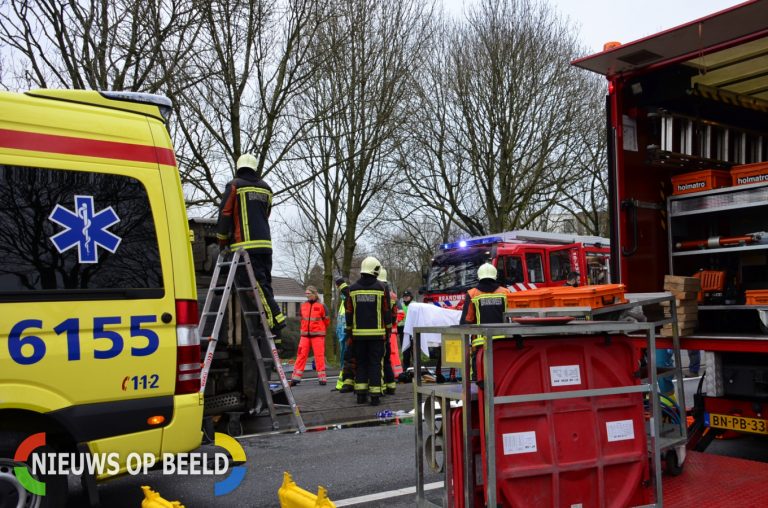 Tankwagen belandt op zijn zijkant Henri Dunantplein Schoonhoven