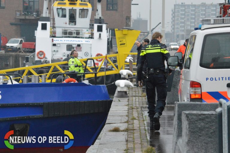 Brandweerduiker raakt in problemen tijdens duikoefening Marconistraat Rotterdam