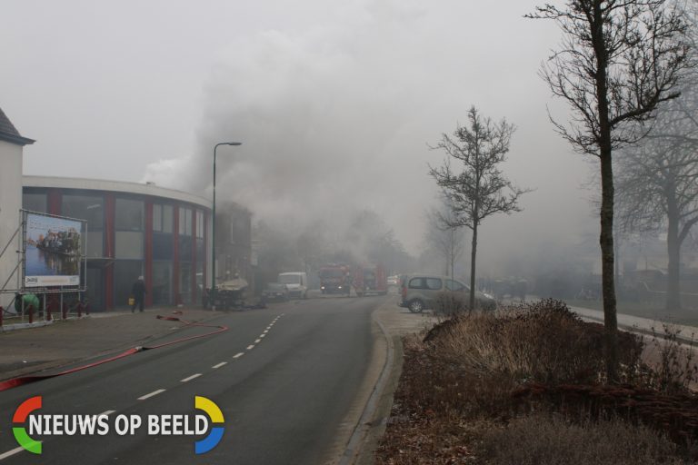 Woning volledig verwoest door uitslaande brand Hoge Rijndijk Zoeterwoude