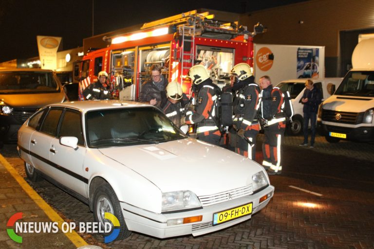 Brandlucht en lichte rookontwikkeling in voertuig Lijnbaan Leiderdorp