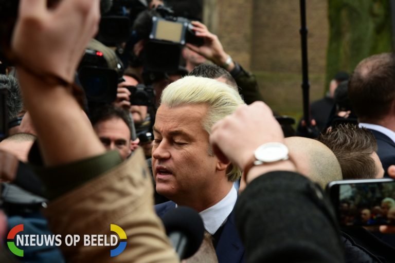 Drukte bij start campagne Geert Wilders Zijlstraat Spijkenisse