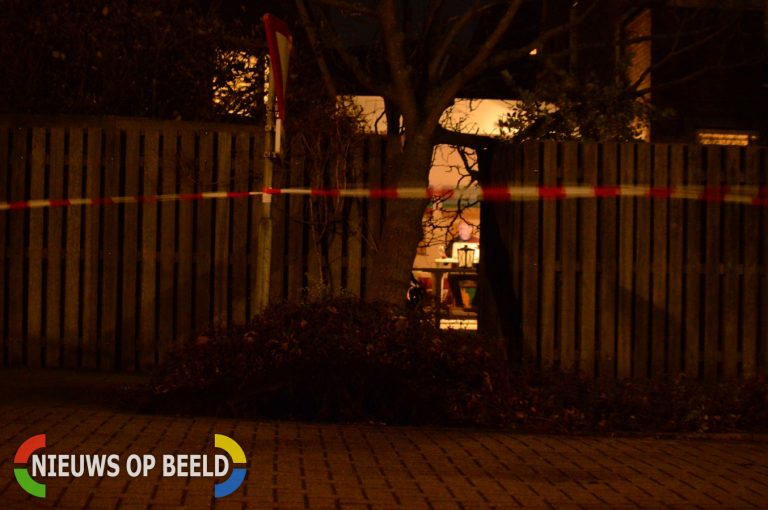 Boom valt op schutting van tuin Turfschipkade Zoetermeer