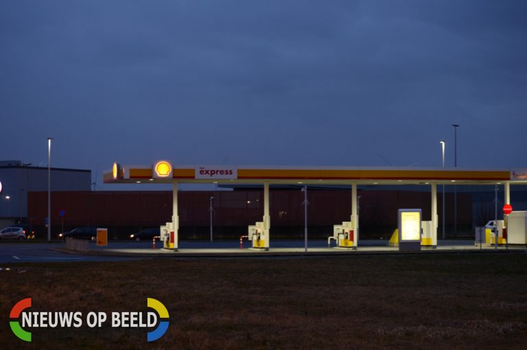 Brandweer sluit tankstation na vallende dakplaten Zoetermeerselaan Bleiswijk