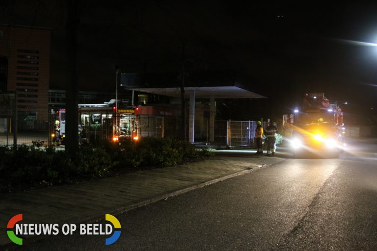 Brandweer rukt uit voor een brand in een gebouw Sonderholm Hoofddorp