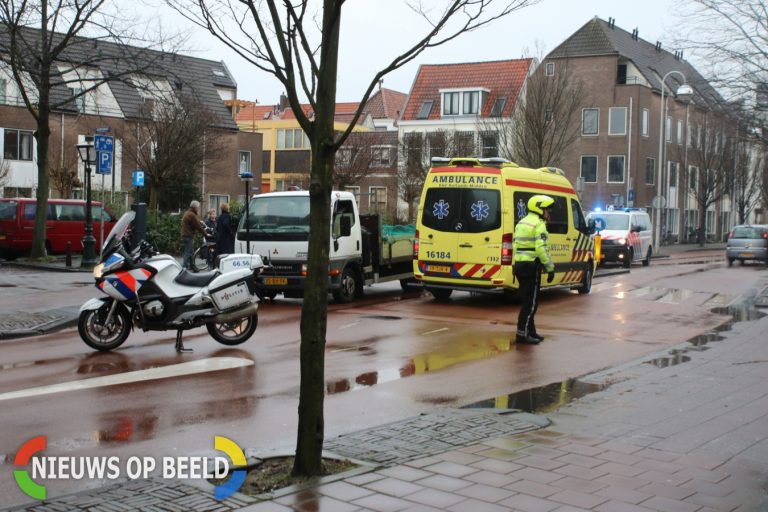 Ongeval tussen fietser en personenauto Uiterstegracht Leiden