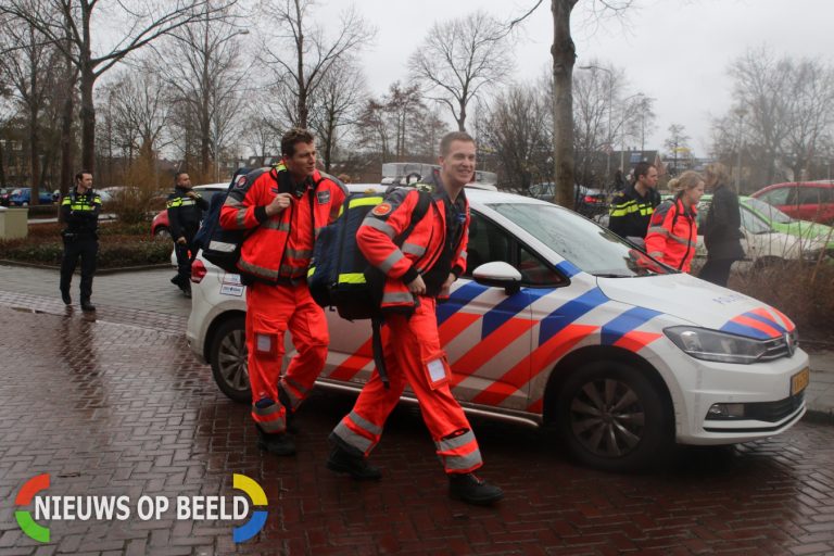 Inzet traumahelikopter trekt veel bekijks van omwonenden Cor can Osnabruggelaan Voorschoten