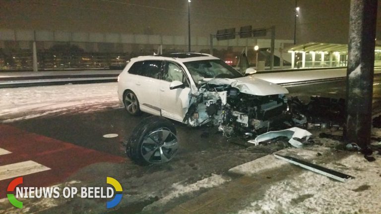 Gecrashte Audi Q7-rijder voor 10e keer gesnapt zonder rijbewijs Wilhelminaplein Rotterdam