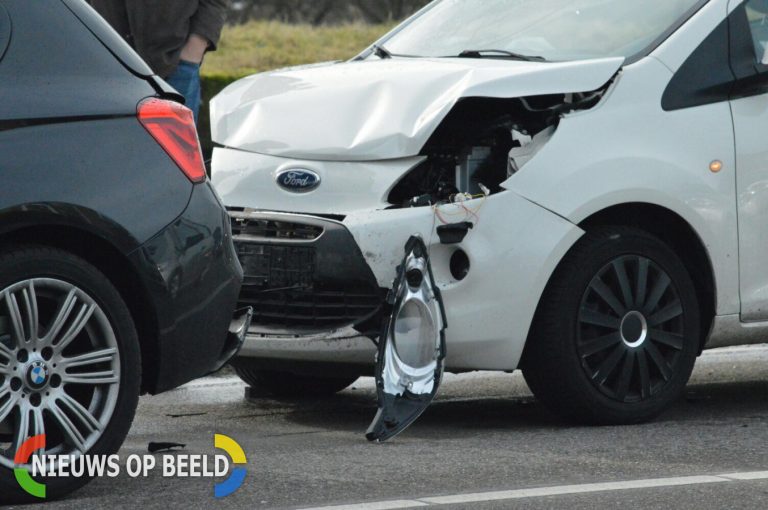 Kleine brandweerauto betrokken bij ongeval Klapwijkseweg Berkel en Rodenrijs