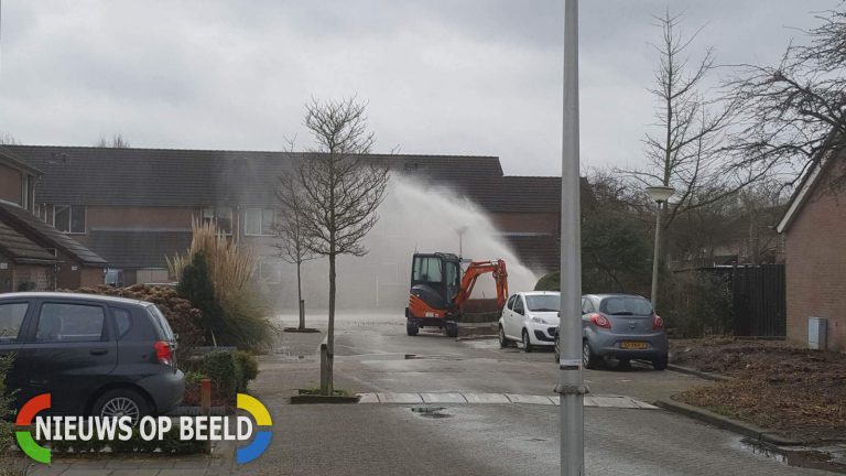 Waterballet door gesprongen waterleiding Capelle-Schollevaar