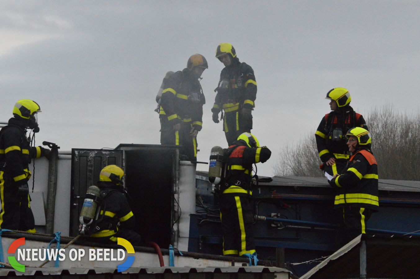 Flinke brand op binnenvaartschip, Rotterdamseweg in Delft