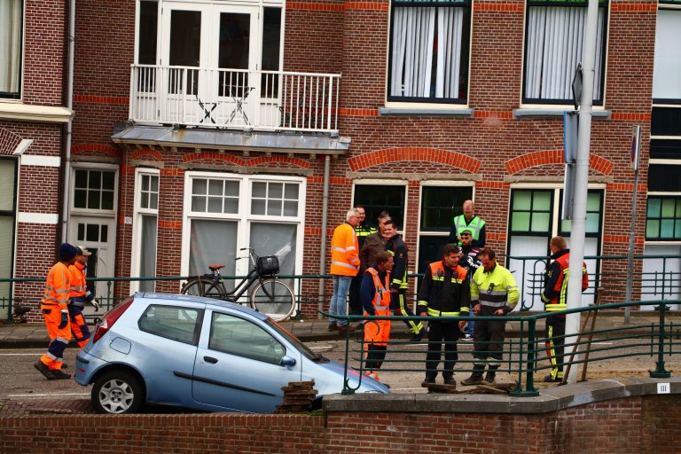 Flinke waterlekkage zorgt voor veel overlast Rijnsburgersingel Leiden