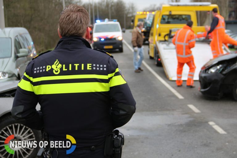 Gewonde bij aanrijding 4 personenauto’s Ketensedijk Capelle aan den IJssel