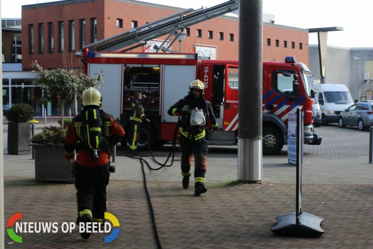 Brandweer doet onderzoek naar sterke brandlucht in Sanidump Meubelplein Leiderdorp