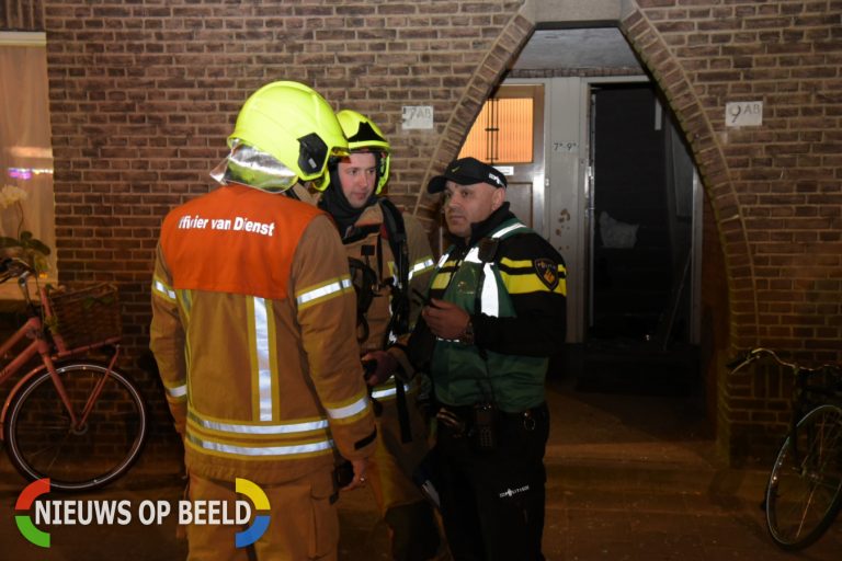 Twee gewonden bij brand, een van de gewonden politieagent Rozenlaan Rotterdam
