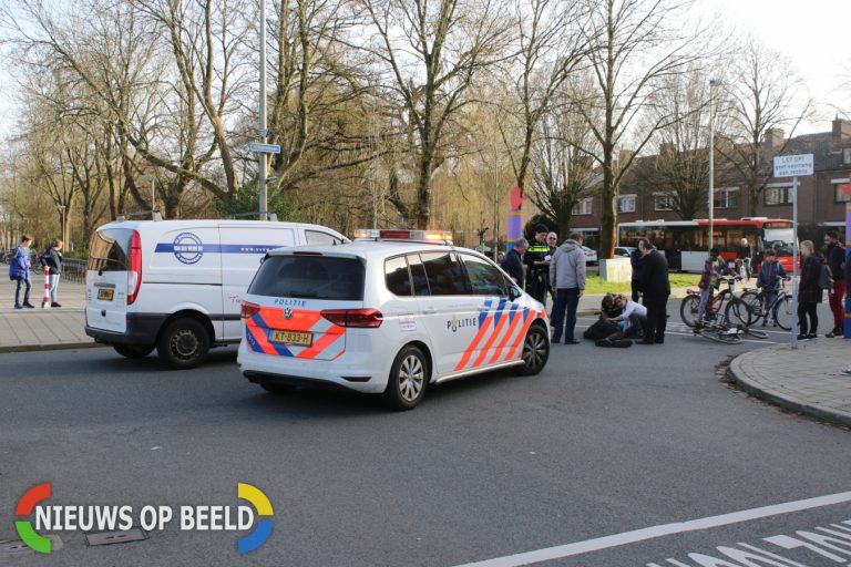 Gewonde bij aanrijding tussen fietser personenauto Vronkenlaan Leiderdorp