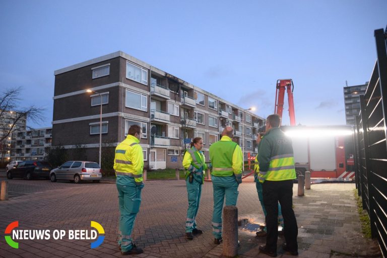 Brandweer rukt uit voor brand in woning Bongerd Capelle aan den IJssel (video)