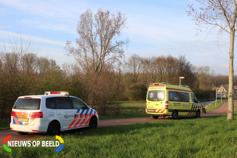 Gewonde bij botsing tussen een brommer en een lantaarnpaal Persant Snoepweg Leiderdorp