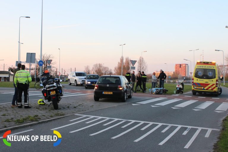 Scooterrijdster gewond na aanrijding Leidseweg Voorschoten