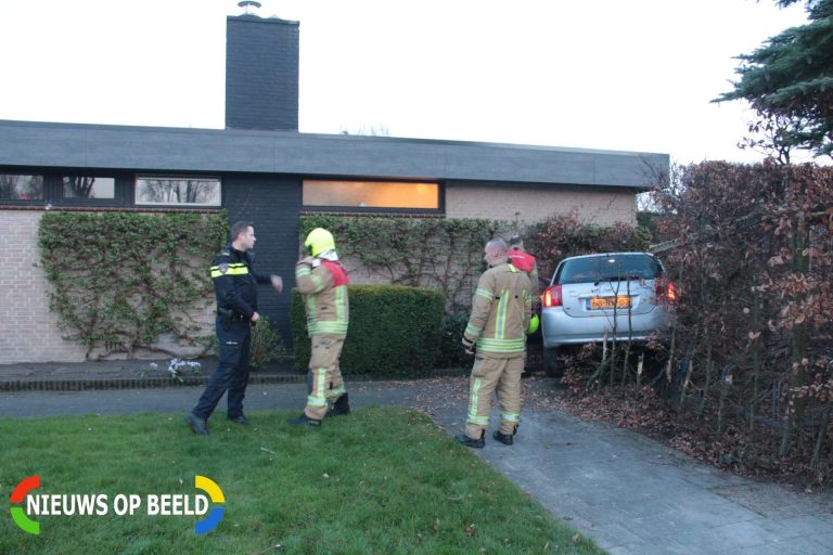 Oudere vrouw botst tegen gevel van woning Stad en Landschap Krimpen aan den IJssel