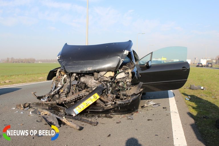 Twee taxibusje betrokken bij kop-staart aanrijding N11 Zoeterwoude