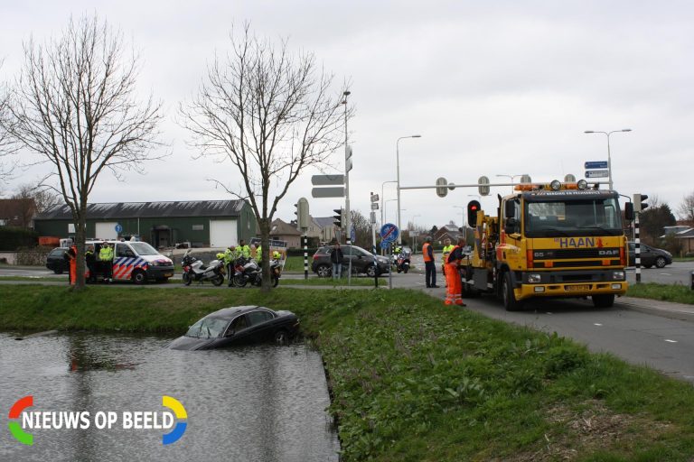 Gewonde en voertuig te water na aanrijding N209 Bergschenhoek