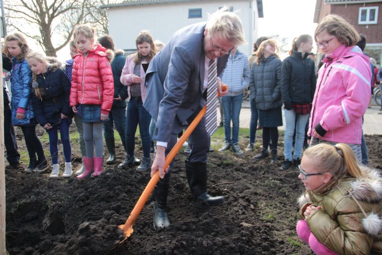 Commissaris van de Koning aanwezig bij Boomfeestdag Krimpen aan den IJssel