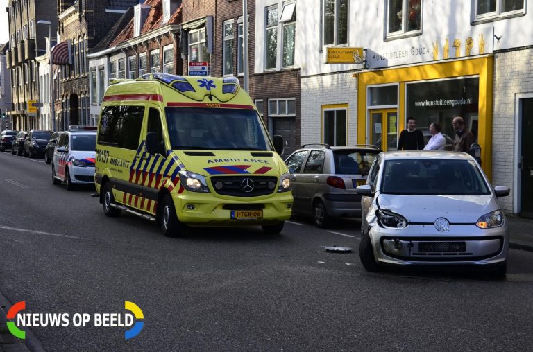Motorrijder gewond na aanrijding met uitparkerende auto Blekerssingel Gouda